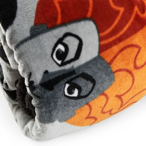 Hallmark Disney Hocus Pocus Black Flame Candle Blanket, 50x60 - Image 4